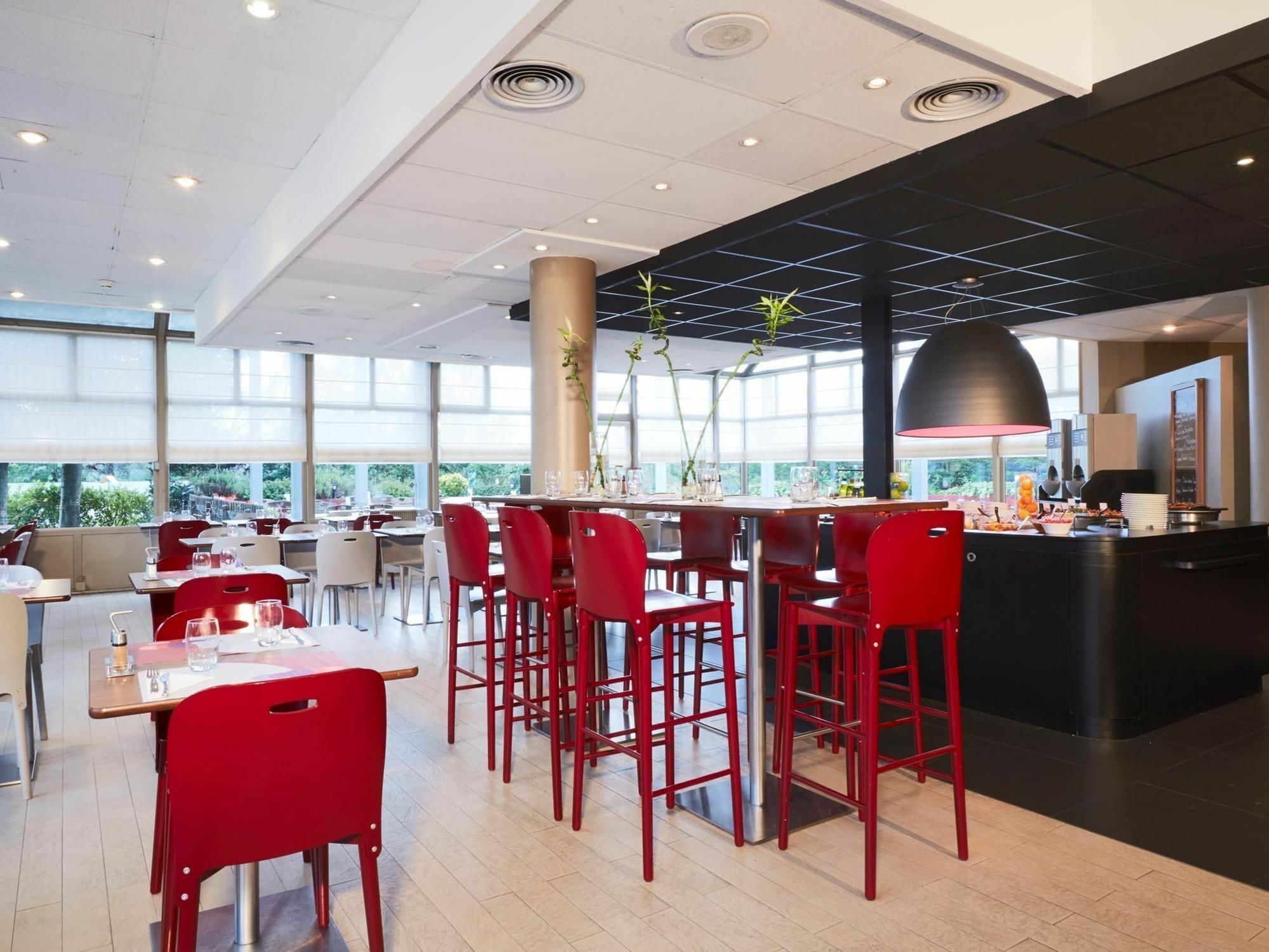 Hotel Campanile Paris Ouest - Gennevilliers Barbanniers Exterior foto